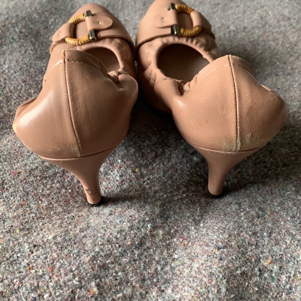 Women’s Nude Ferragamo Leather Heels (Size 8 1/2 C) - Picture 7 of 11